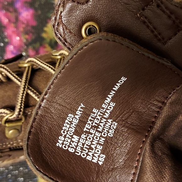 Womens Cliffs Hearty Lace-up Hiker Boot - Picture 11 of 12